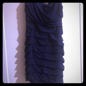I am selling this L blue dress